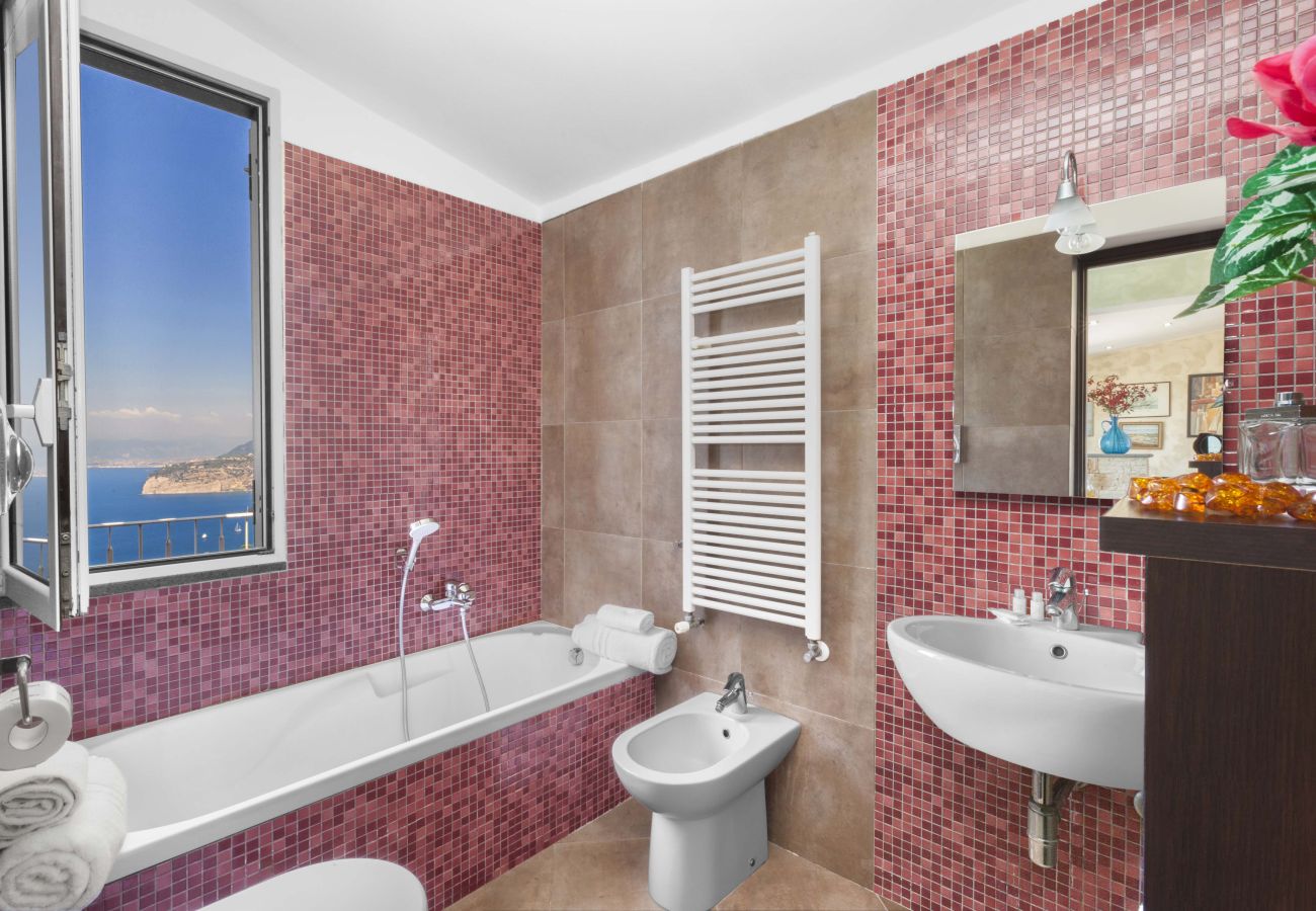 House in Sorrento - AMORE RENTALS - Casa Augusta B with Private Terrace, Barbecue and Sea View
