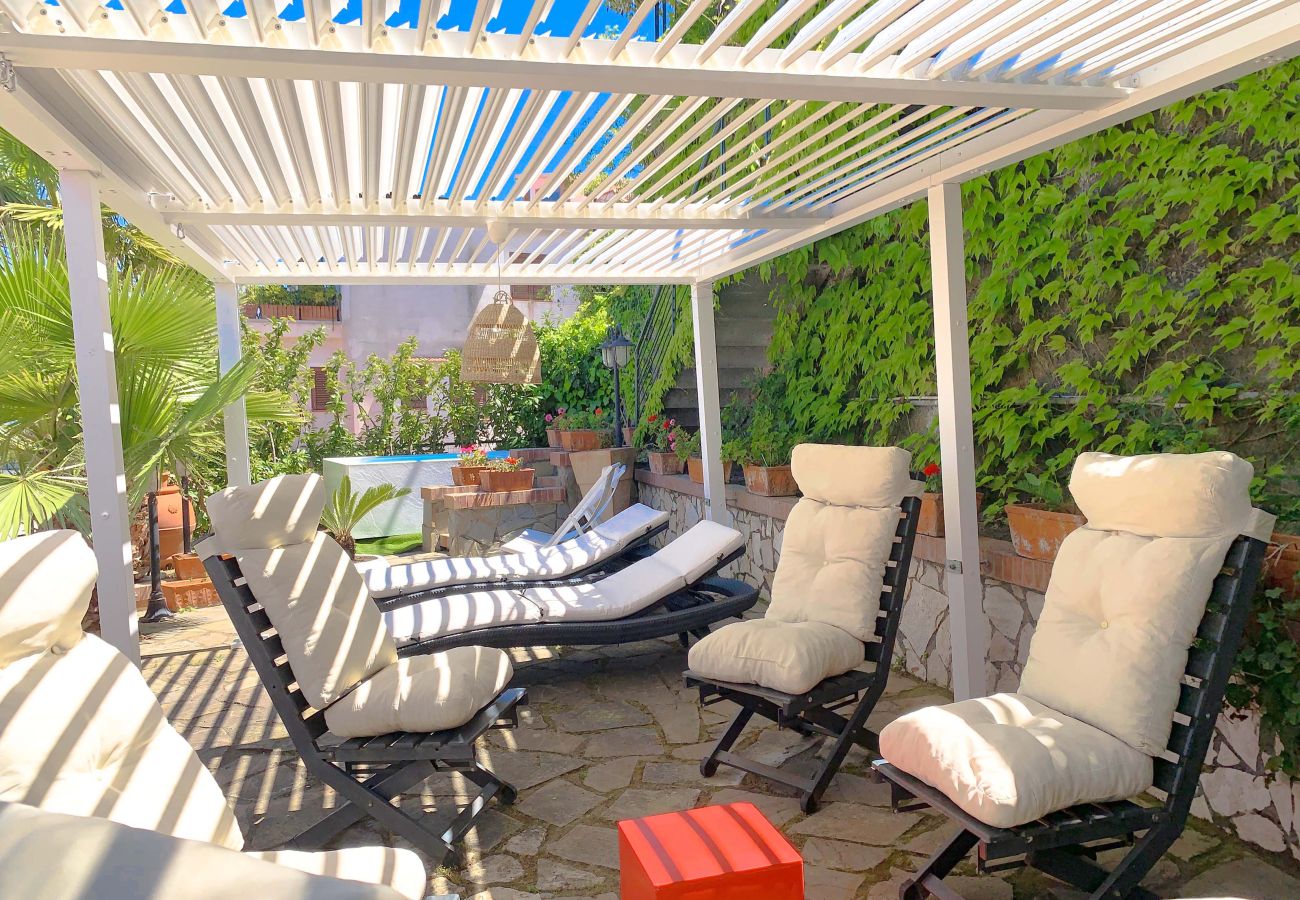 House in Sorrento - AMORE RENTALS - Casa Augusta B with Private Terrace, Barbecue and Sea View