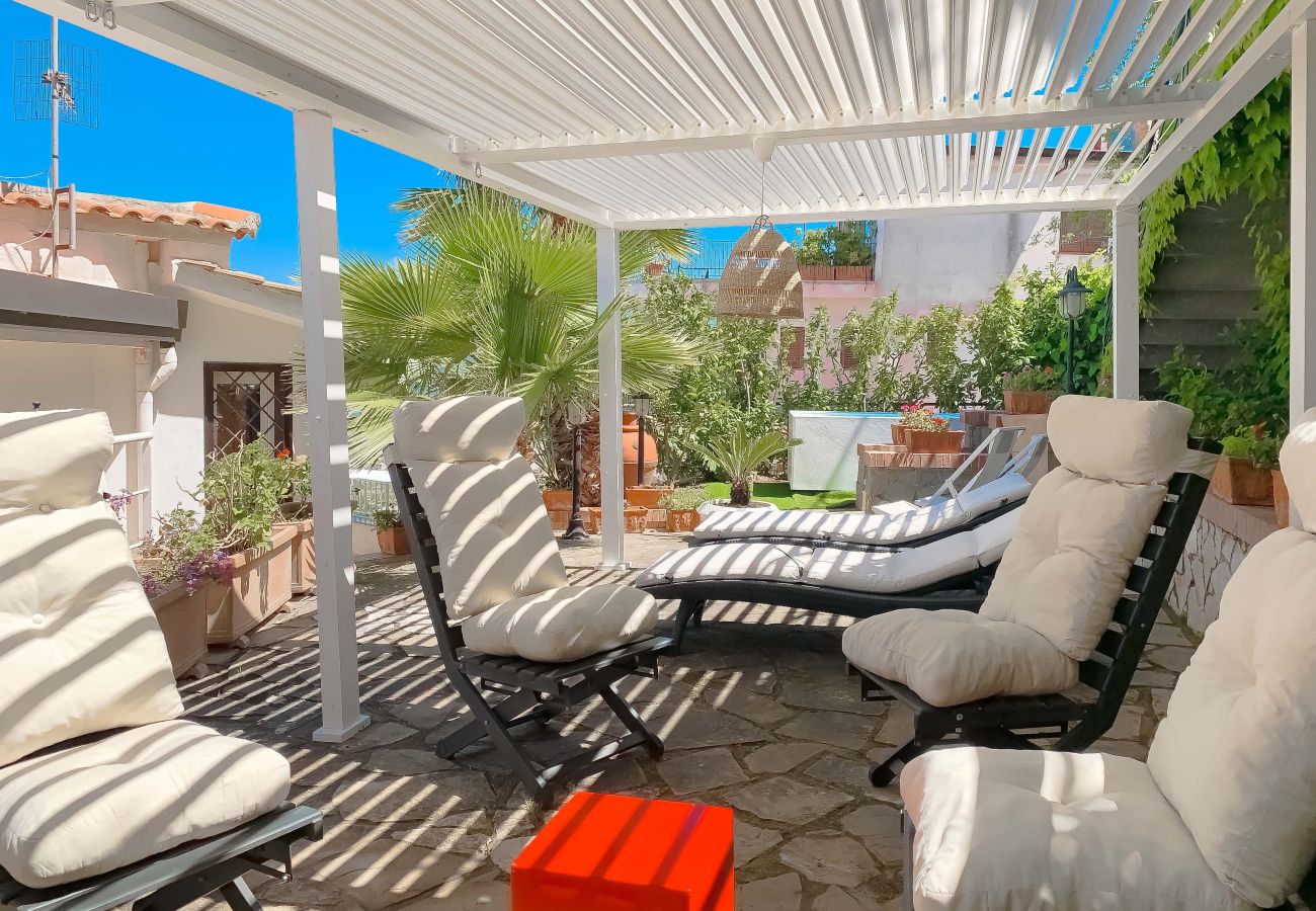 House in Sorrento - AMORE RENTALS - Casa Augusta B with Private Terrace, Barbecue and Sea View