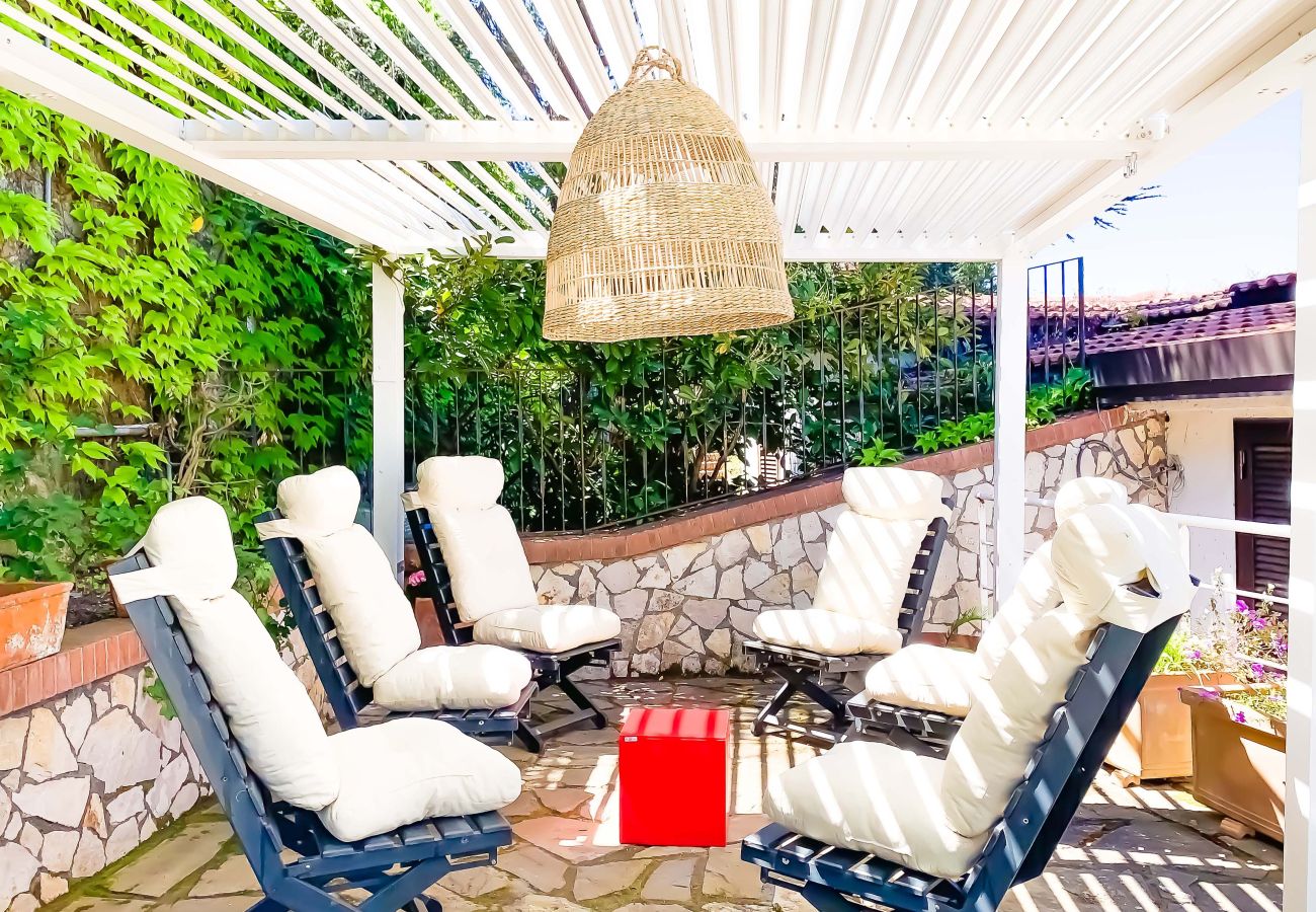 House in Sorrento - AMORE RENTALS - Casa Augusta B with Private Terrace, Barbecue and Sea View