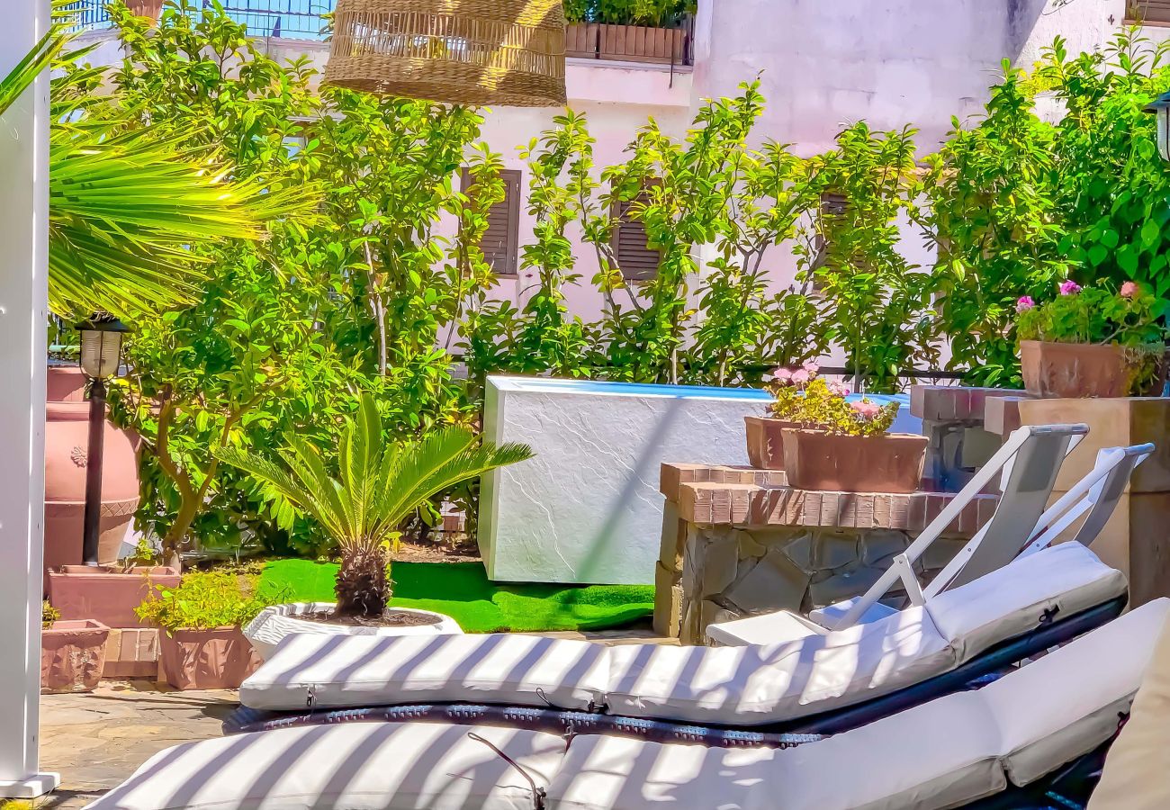 House in Sorrento - AMORE RENTALS - Casa Augusta B with Private Terrace, Barbecue and Sea View