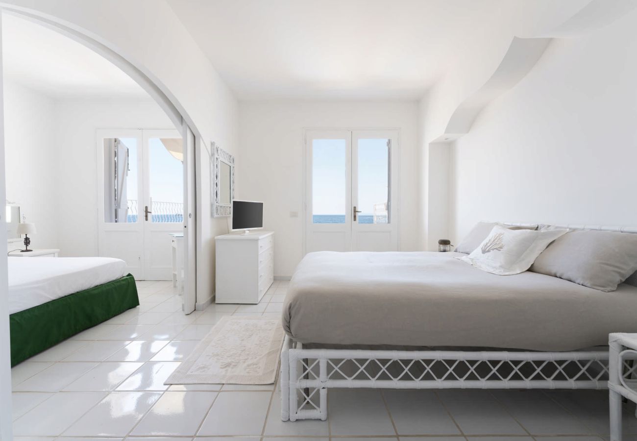 Villa in Massa Lubrense - AMORE RENTALS - Villa del Sole with Sea View, Direct Sea Access, Parking and Air Conditioning