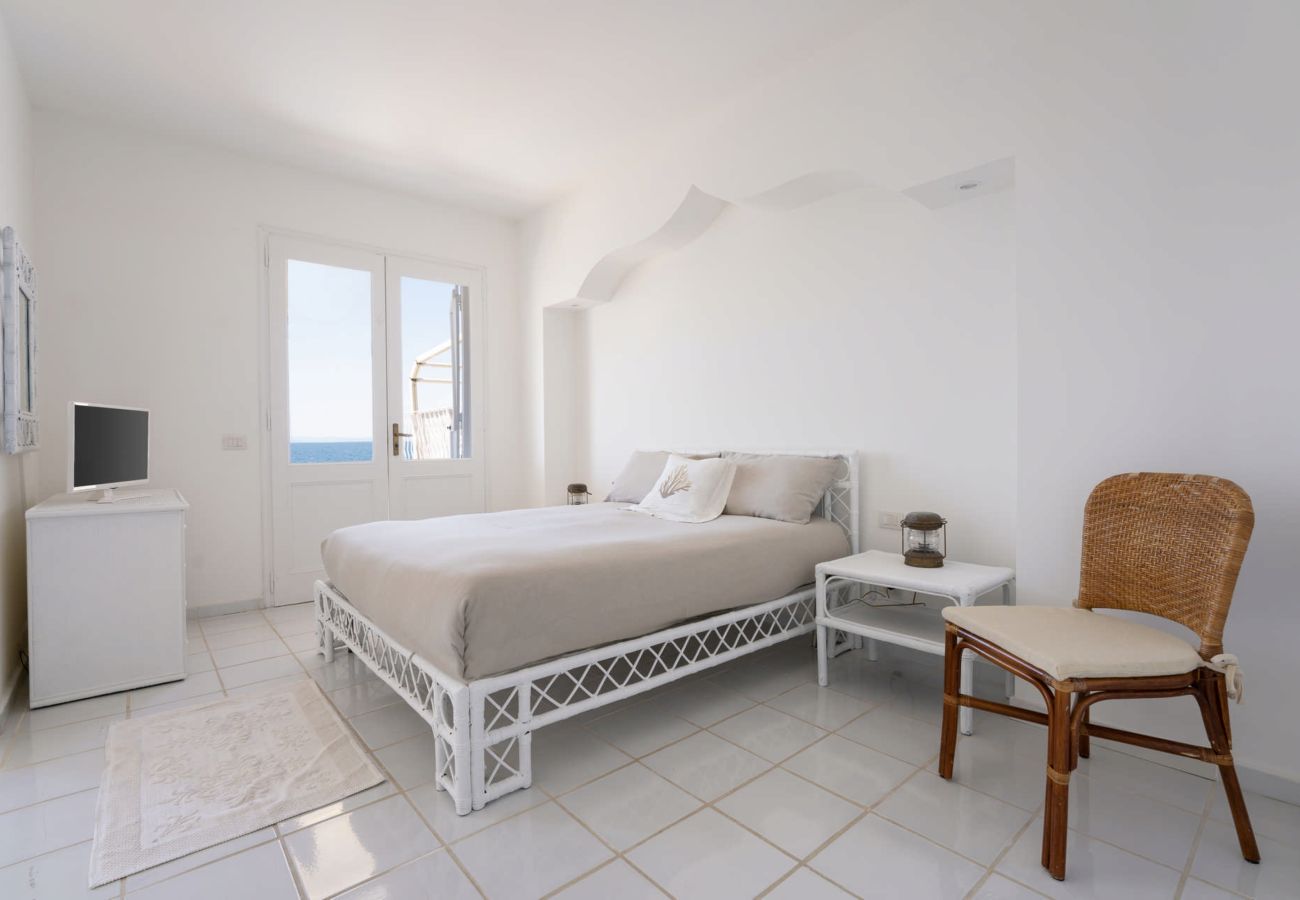 Villa in Massa Lubrense - AMORE RENTALS - Villa del Sole with Sea View, Direct Sea Access, Parking and Air Conditioning