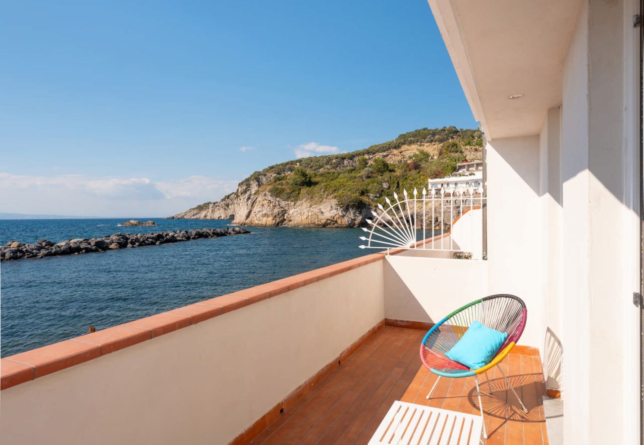 Villa in Massa Lubrense - AMORE RENTALS - Villa del Sole with Sea View, Direct Sea Access, Parking and Air Conditioning