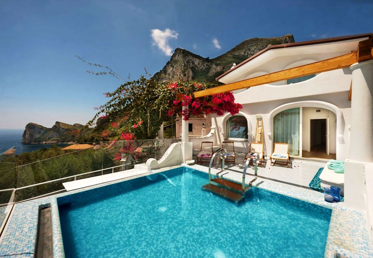 Villa in Nerano - AMORE RENTALS - Villa Ariadne with Dazzling Sea View, Jacuzzi, Pool and Breakfast