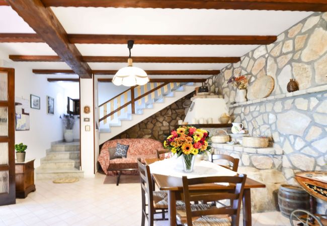 Villa in Termini - AMORE RENTALS - Villa Bacco with Private Swimming Pool, Sea View, Parking, Romantic Villa in Termini - AMORE RENTALS - Villa Bacco with Private Swimming Pool, Sea View, Parking, Romantic