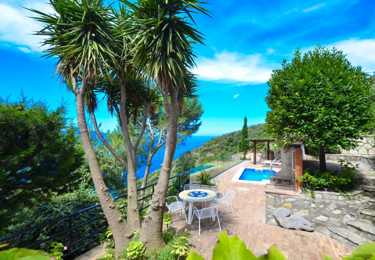 Villa in Termini - AMORE RENTALS - Villa Bacco with Private Swimming Pool, Sea View, Parking, Romantic