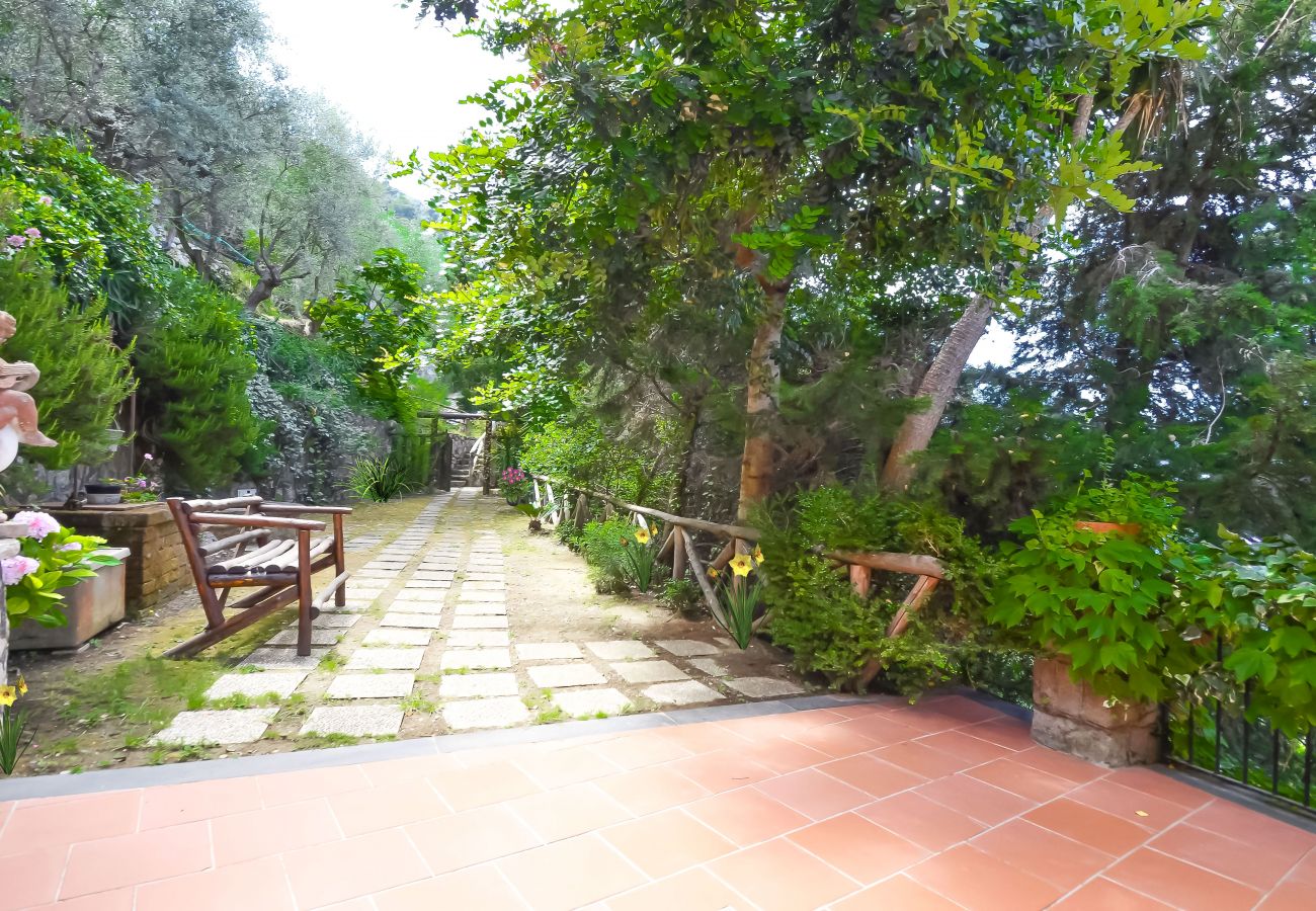Villa in Termini - AMORE RENTALS - Villa Bacco with Private Swimming Pool, Sea View, Parking, Romantic