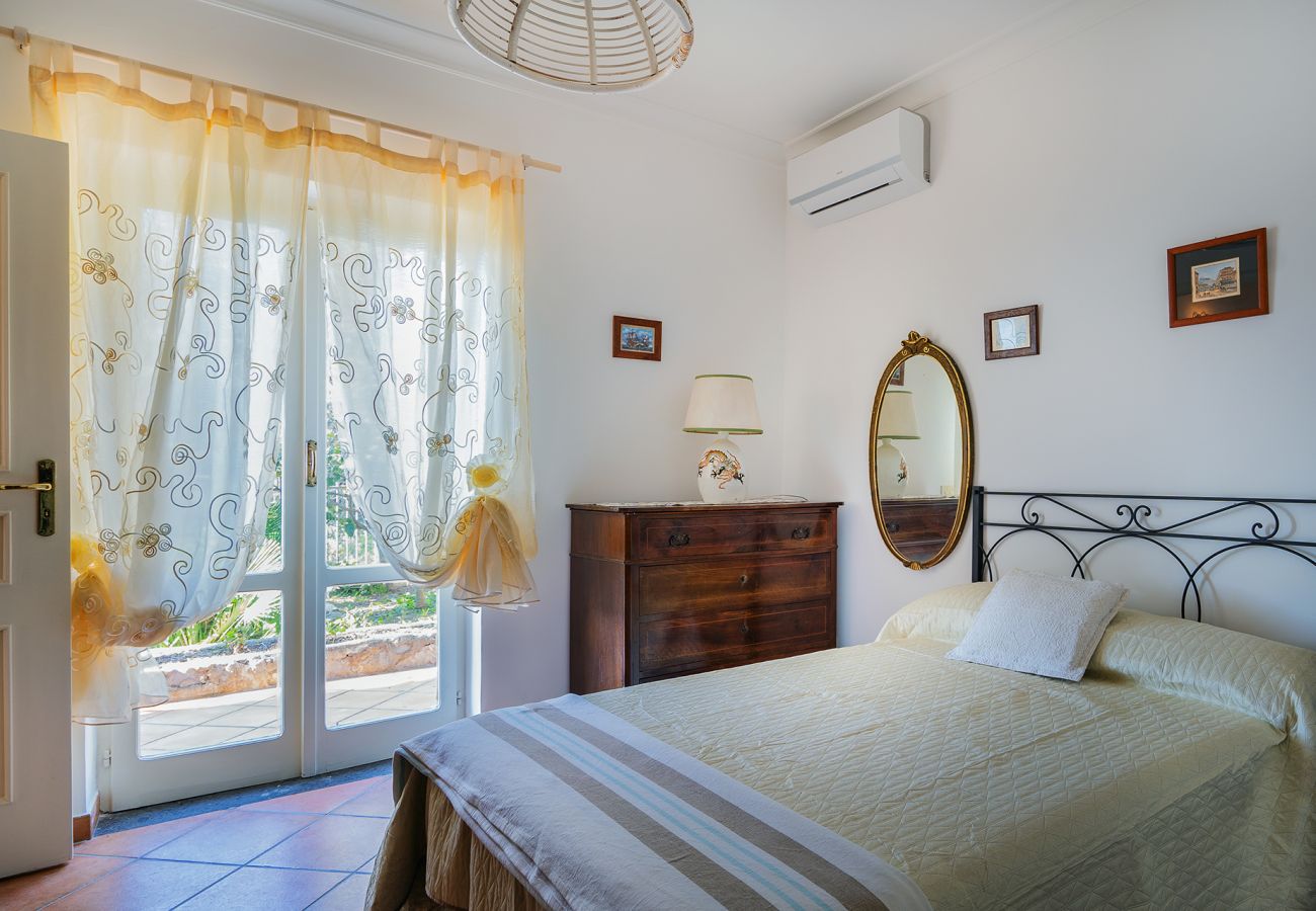 Villa in Nerano - AMORE RENTALS -Villa Gea with Sea View and Parking near the Beach