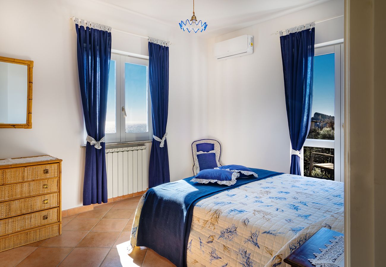 Villa in Nerano - AMORE RENTALS -Villa Gea with Sea View and Parking near the Beach