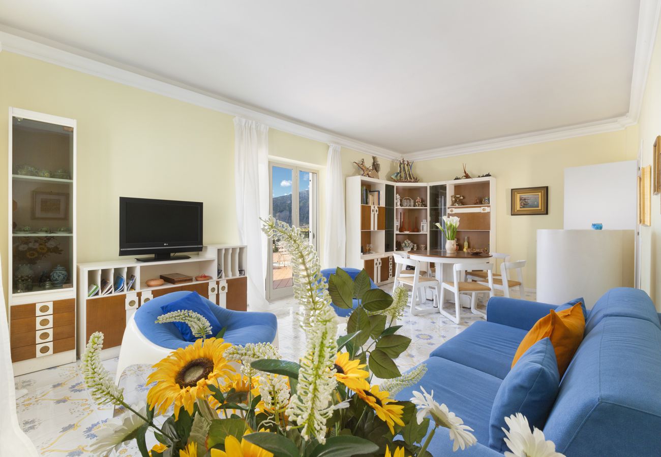 Apartment in Sant´Agnello - AMORE RENTALS - La Casa di Dana with Private Terrace, Sea View and Parking