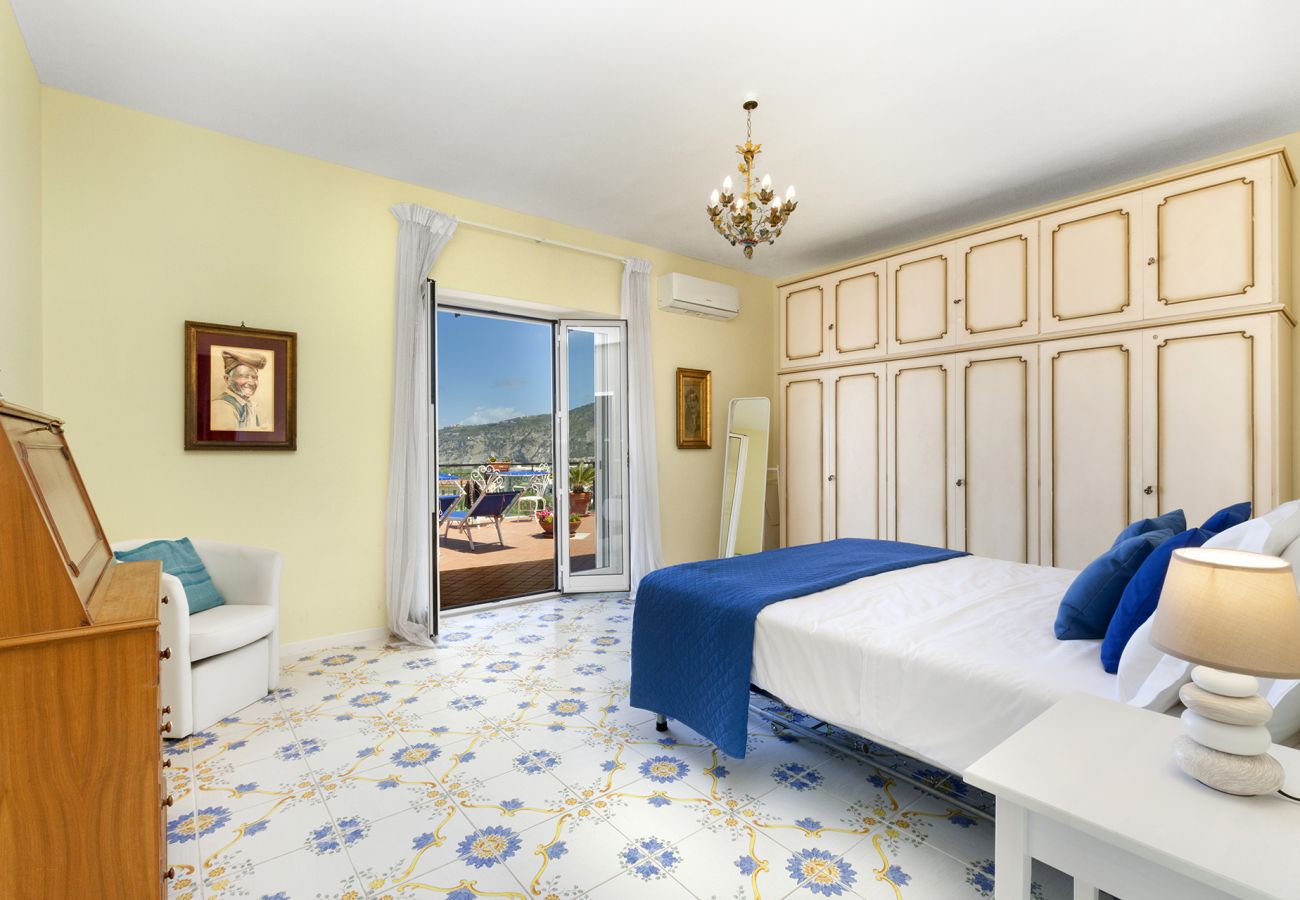 Apartment in Sant´Agnello - AMORE RENTALS - La Casa di Dana with Private Terrace, Sea View and Parking