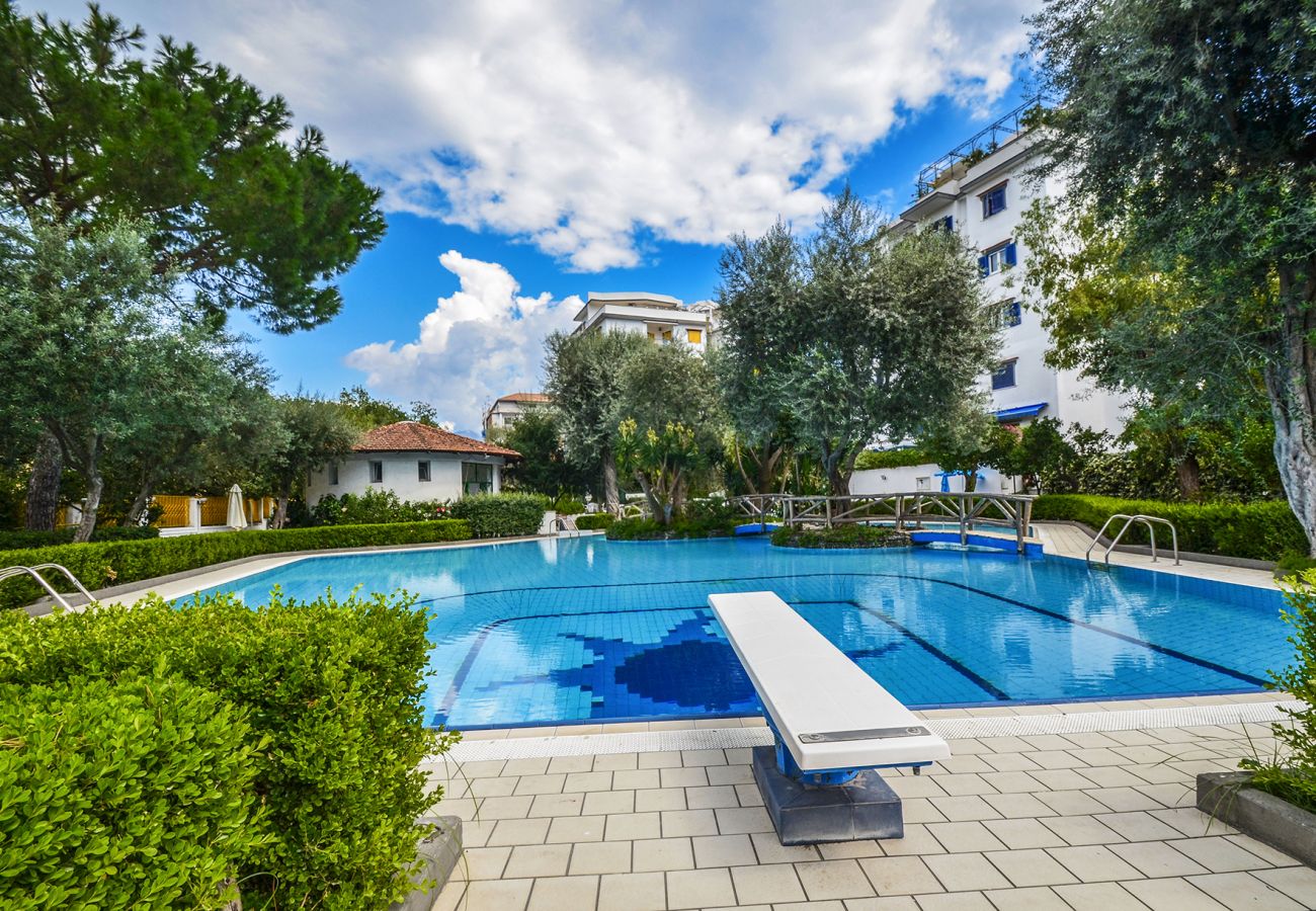 Apartment in Sorrento - AMORE RENTALS - Carmela Apartment with Shared Pool and Air Conditioning