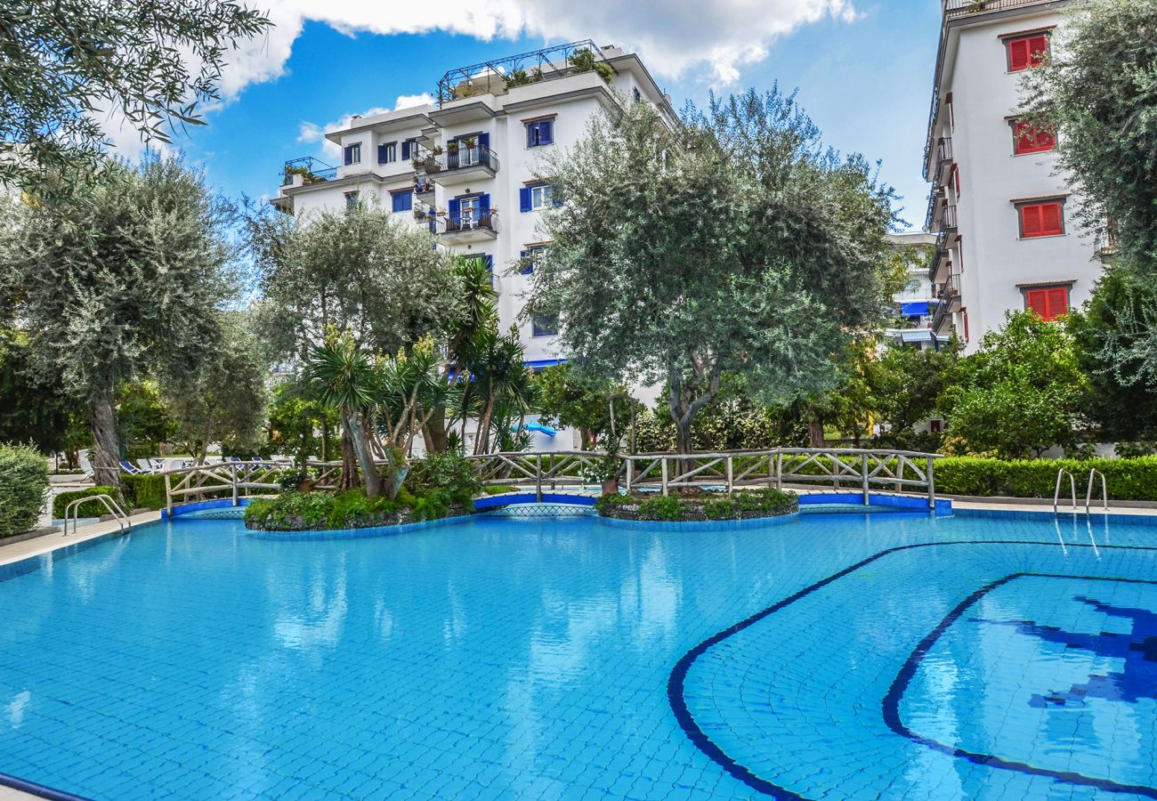 Apartment in Sorrento - AMORE RENTALS - Carmela Apartment with Shared Pool and Air Conditioning