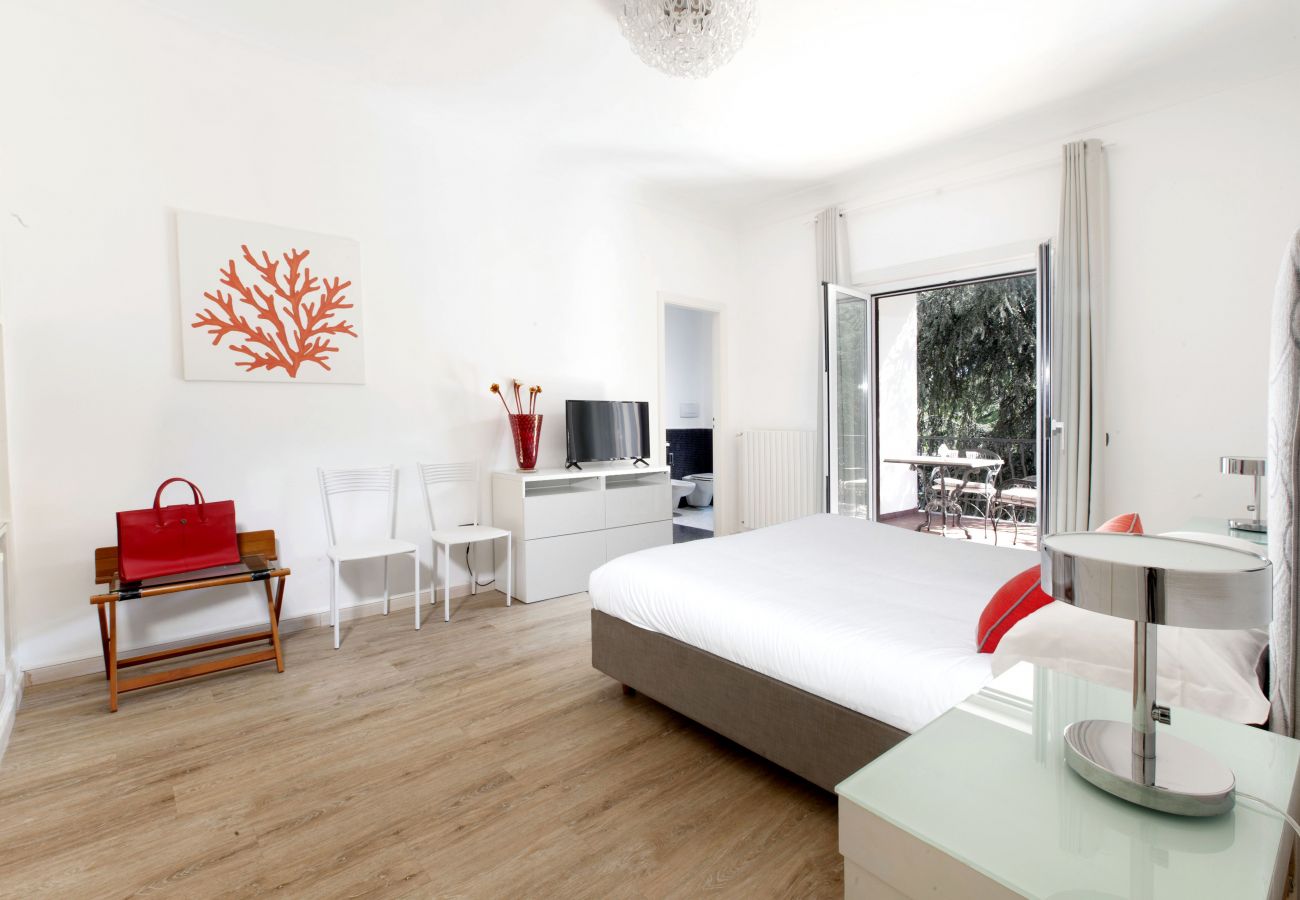 Apartment in Sorrento - AMORE RENTALS - Carmela Apartment with Shared Pool and Air Conditioning