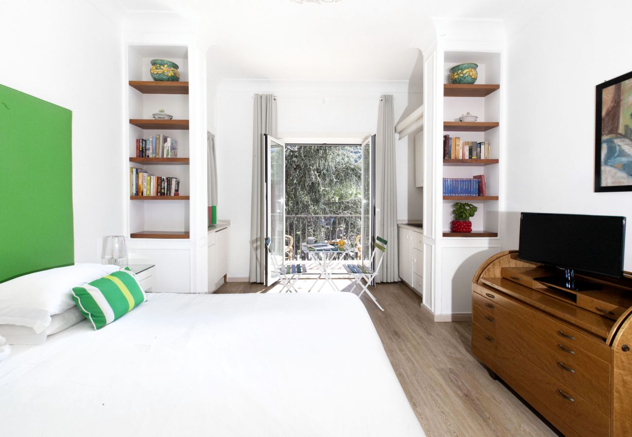 Apartment in Sorrento - AMORE RENTALS - Carmela Apartment with Shared Pool and Air Conditioning