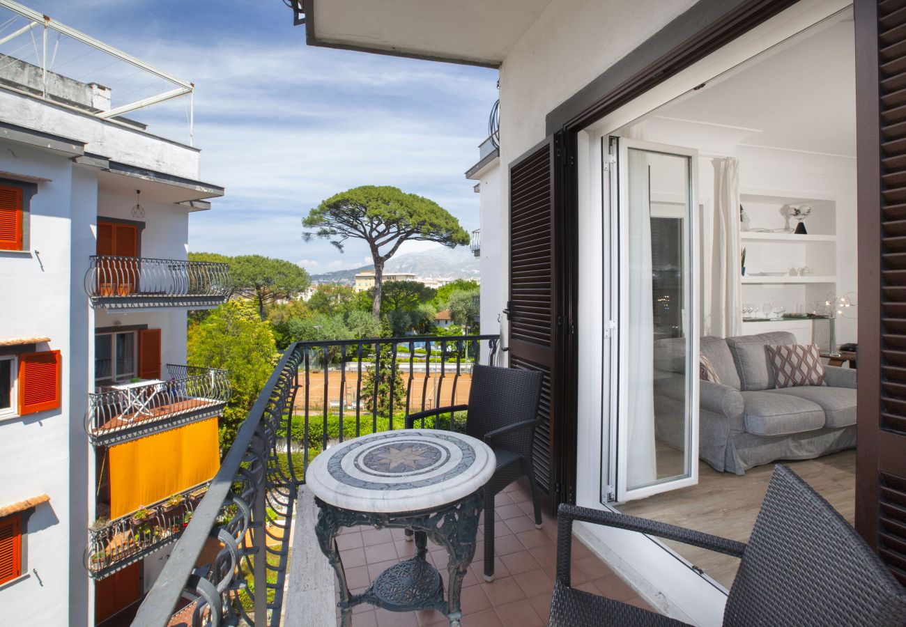 Apartment in Sorrento - AMORE RENTALS - Carmela Apartment with Shared Pool and Air Conditioning