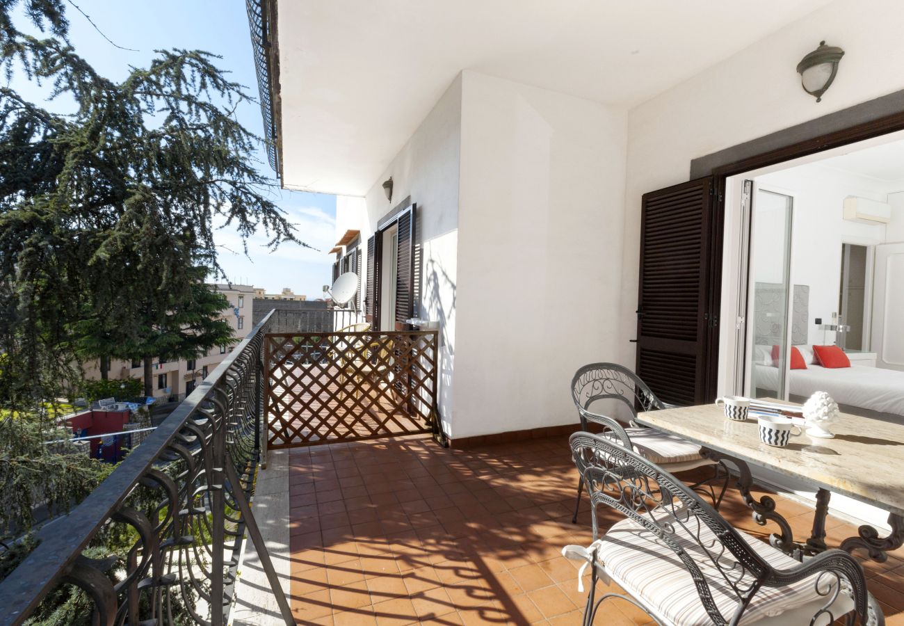 Apartment in Sorrento - AMORE RENTALS - Carmela Apartment with Shared Pool and Air Conditioning