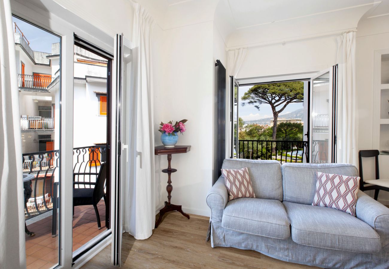 Apartment in Sorrento - AMORE RENTALS - Carmela Apartment with Shared Pool and Air Conditioning