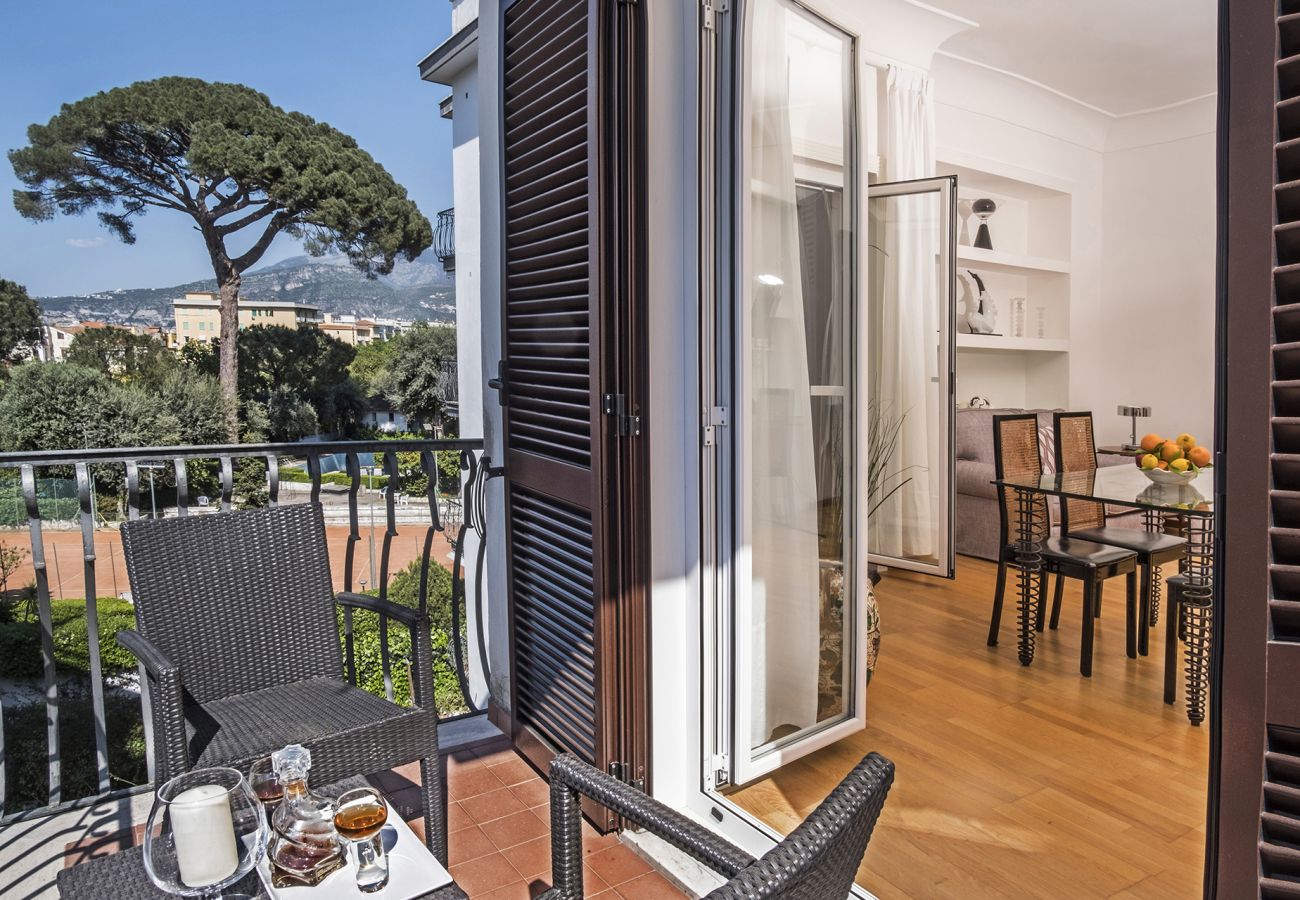 Apartment in Sorrento - AMORE RENTALS - Amore Apartment with Shared Pool, Terraces and Garden