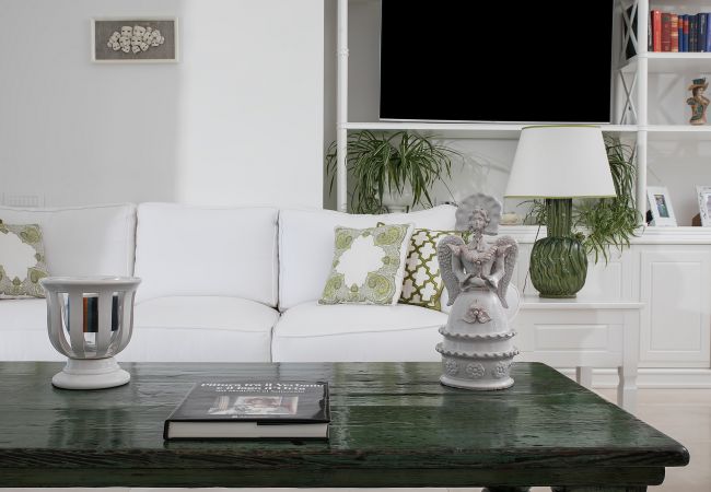 Villa in Nerano - AMORE RENTALS - Villa Ibiscus with Infinity Pool, Direct Sea Access, Sea View, Parking and Breakfast Villa in Nerano - AMORE RENTALS - Villa Ibiscus with Infinity Pool, Direct Sea Access, Sea View, Parking and Breakfast