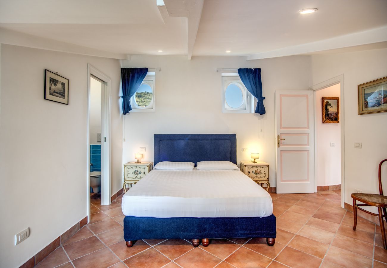 Villa in Massa Lubrense - AMORE RENTALS - Beautiful Historic Villa Lucia with Private Pool, Sea View and Garden, Sorrento Coast