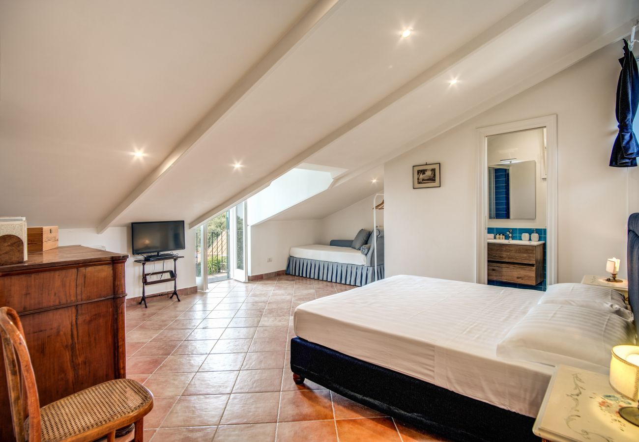 Villa in Massa Lubrense - AMORE RENTALS - Beautiful Historic Villa Lucia with Private Pool, Sea View and Garden, Sorrento Coast