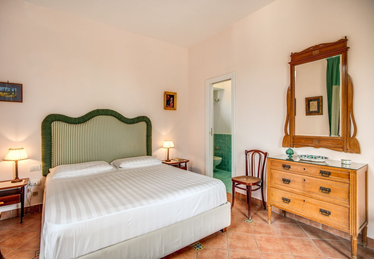 Villa in Massa Lubrense - AMORE RENTALS - Beautiful Historic Villa Lucia with Private Pool, Sea View and Garden, Sorrento Coast