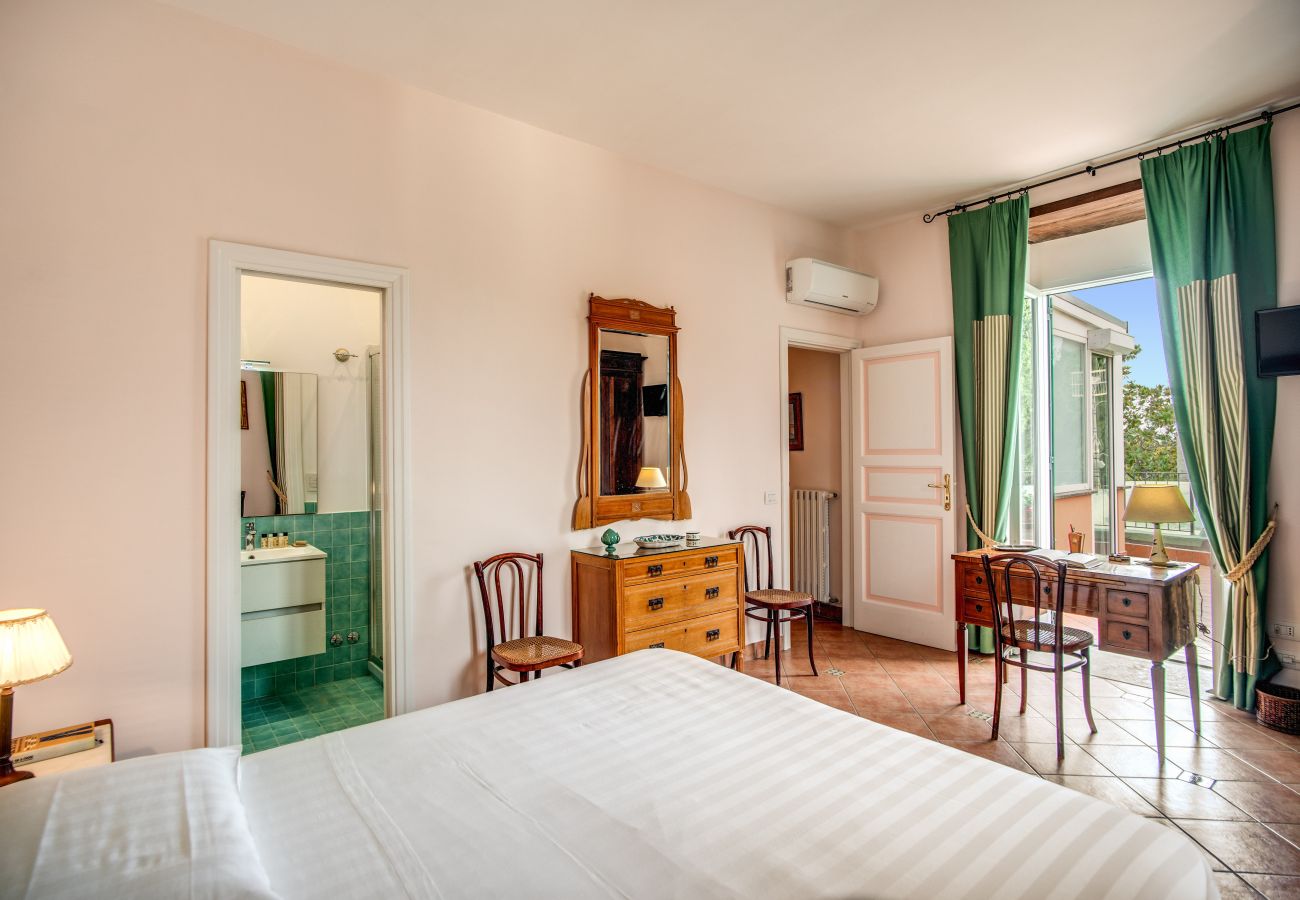 Villa in Massa Lubrense - AMORE RENTALS - Beautiful Historic Villa Lucia with Private Pool, Sea View and Garden, Sorrento Coast