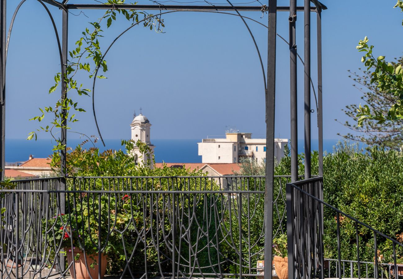 Villa in Massa Lubrense - AMORE RENTALS - Beautiful Historic Villa Lucia with Private Pool, Sea View and Garden, Sorrento Coast
