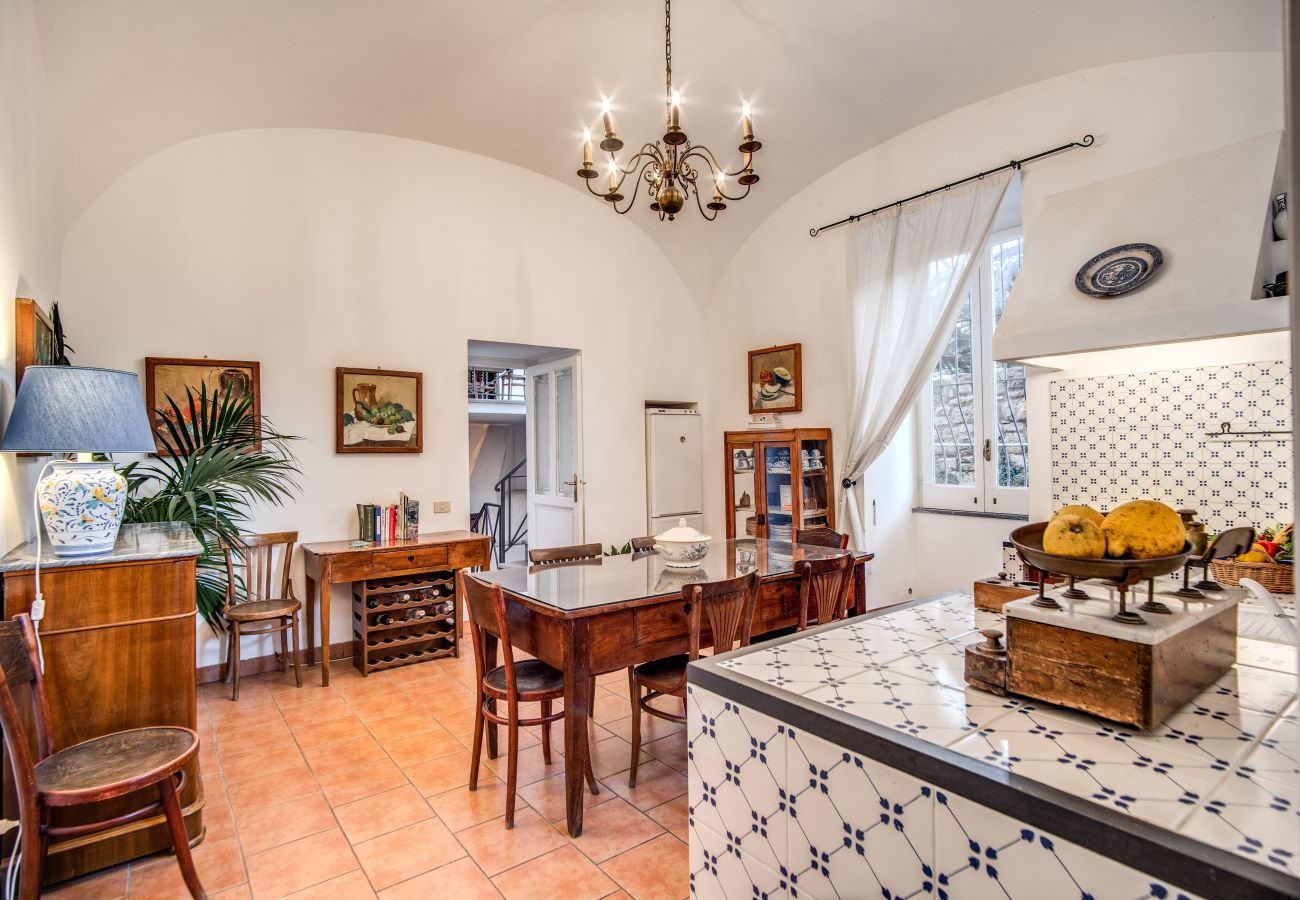 Villa in Massa Lubrense - AMORE RENTALS - Beautiful Historic Villa Lucia with Private Pool, Sea View and Garden, Sorrento Coast