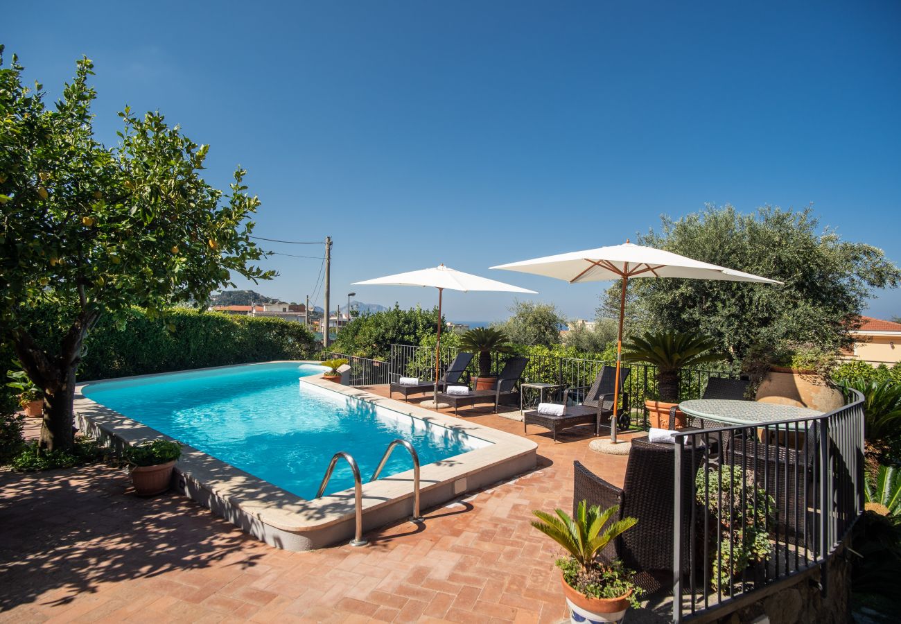 Villa in Massa Lubrense - AMORE RENTALS - Beautiful Historic Villa Lucia with Private Pool, Sea View and Garden, Sorrento Coast