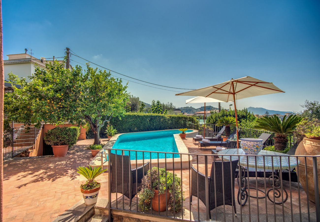 Villa in Massa Lubrense - AMORE RENTALS - Beautiful Historic Villa Lucia with Private Pool, Sea View and Garden, Sorrento Coast