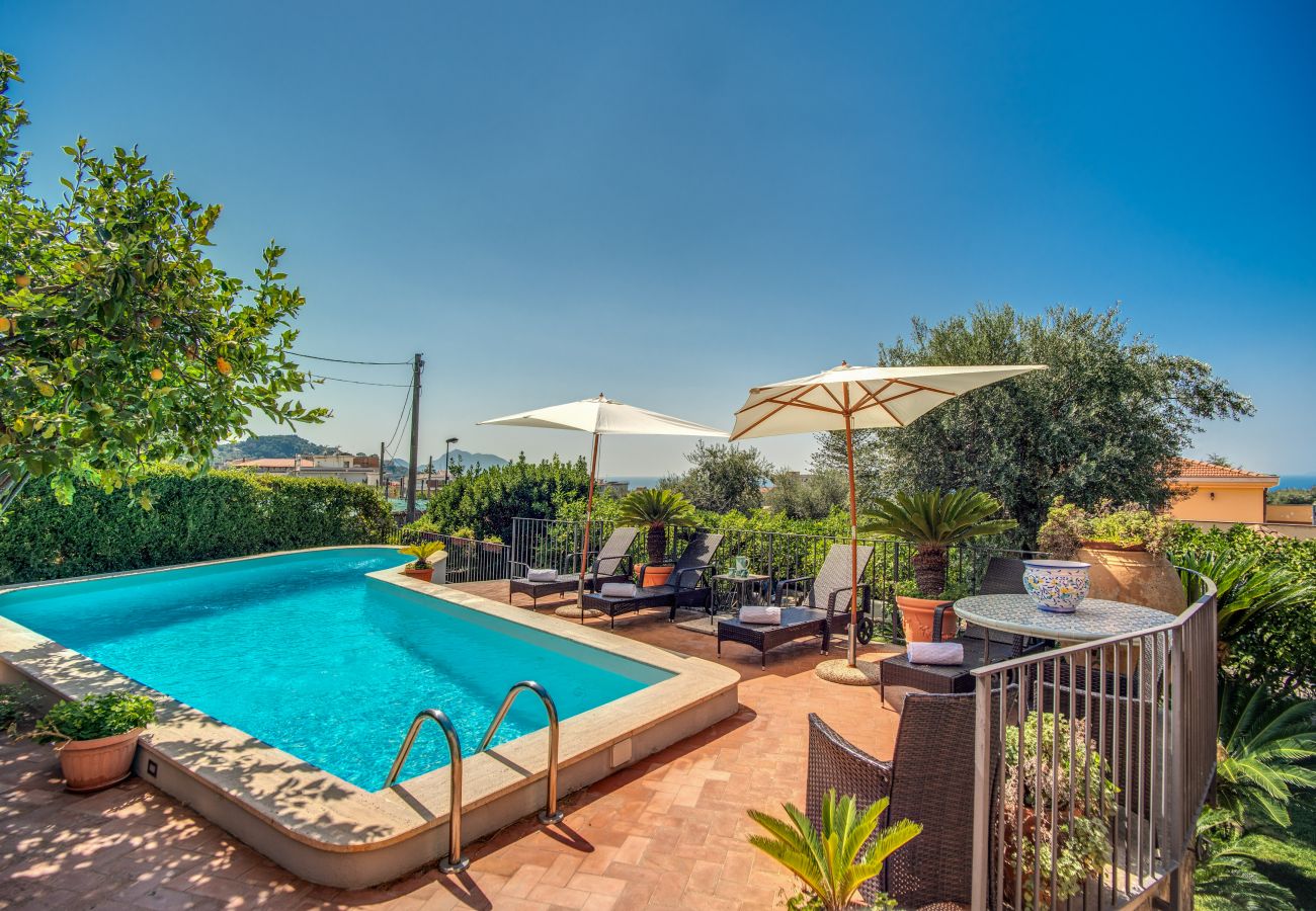 Villa in Massa Lubrense - AMORE RENTALS - Beautiful Historic Villa Lucia with Private Pool, Sea View and Garden, Sorrento Coast