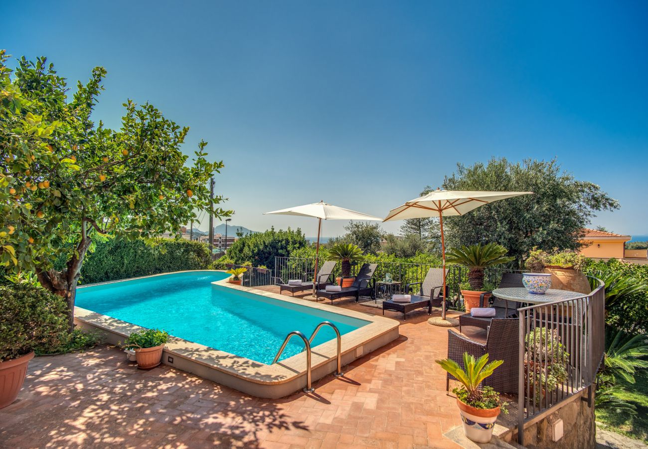 Villa in Massa Lubrense - AMORE RENTALS - Beautiful Historic Villa Lucia with Private Pool, Sea View and Garden, Sorrento Coast