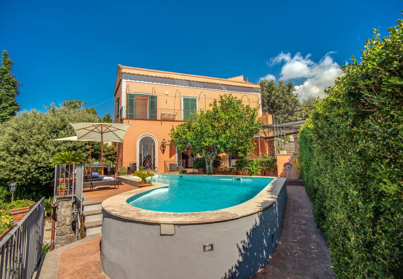 Villa in Massa Lubrense - AMORE RENTALS - Beautiful Historic Villa Lucia with Private Pool, Sea View and Garden, Sorrento Coast