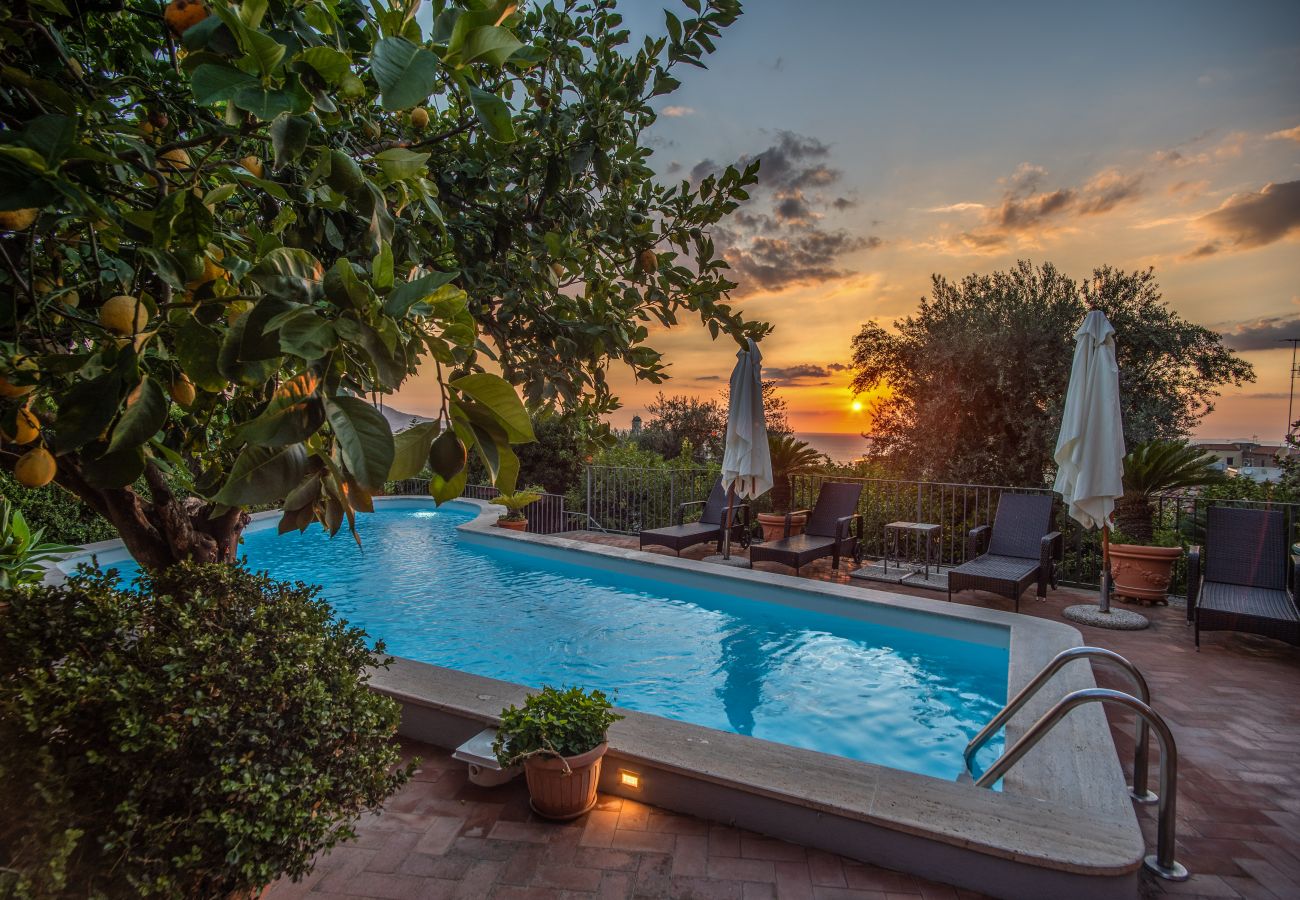 Villa in Massa Lubrense - AMORE RENTALS - Beautiful Historic Villa Lucia with Private Pool, Sea View and Garden, Sorrento Coast