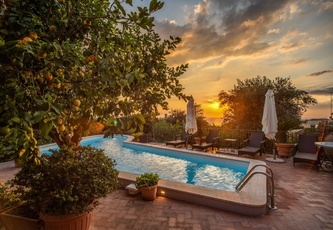 Villa in Massa Lubrense - AMORE RENTALS - Beautiful Historic Villa Lucia with Private Pool, Sea View and Garden, Sorrento Coast