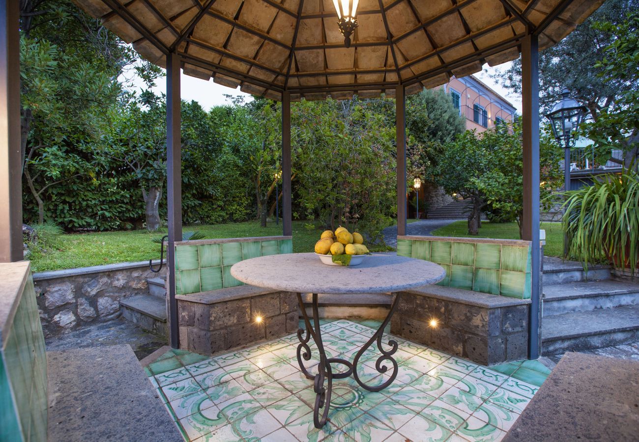 Villa in Massa Lubrense - AMORE RENTALS - Beautiful Historic Villa Lucia with Private Pool, Sea View and Garden, Sorrento Coast
