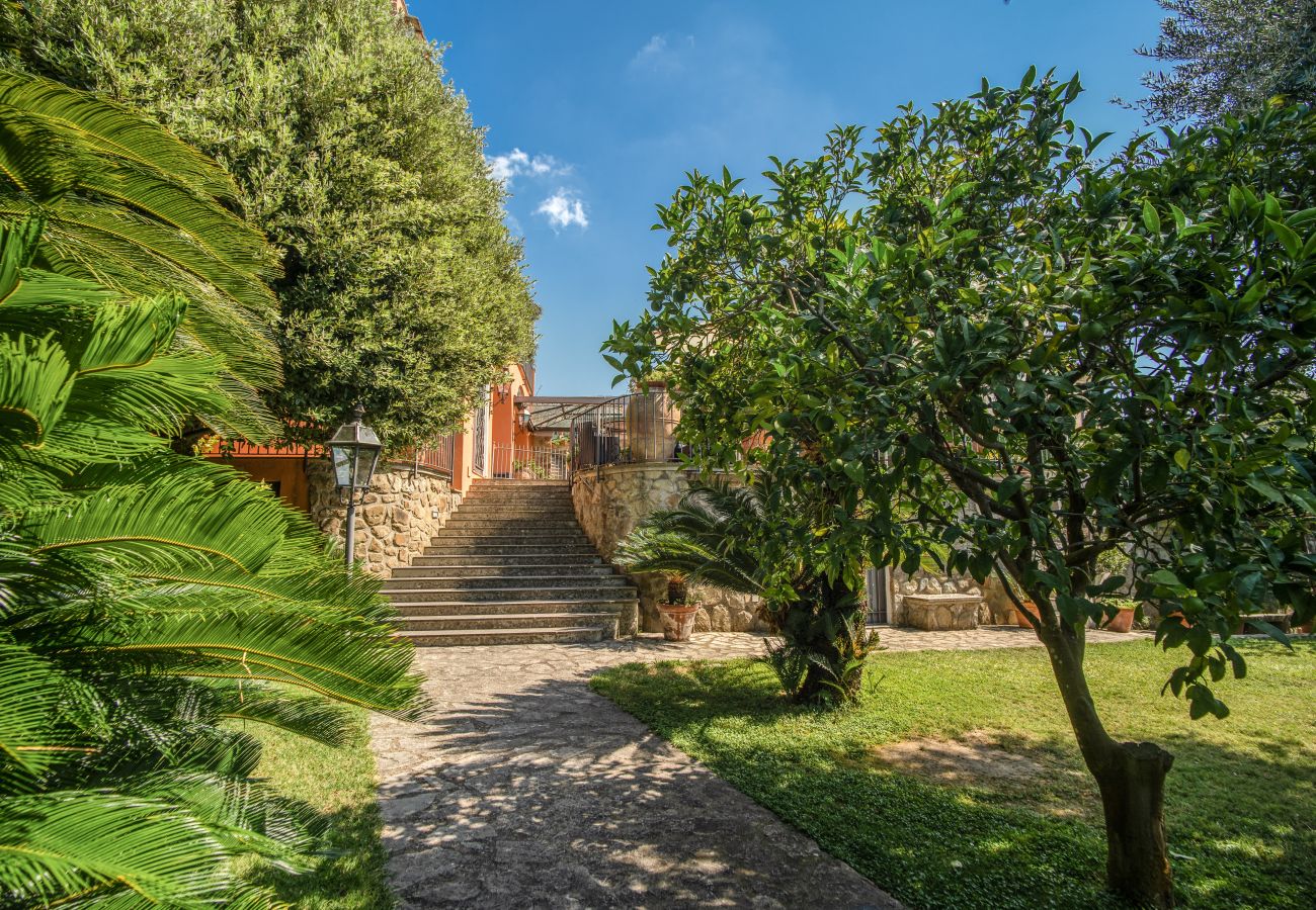 Villa in Massa Lubrense - AMORE RENTALS - Beautiful Historic Villa Lucia with Private Pool, Sea View and Garden, Sorrento Coast