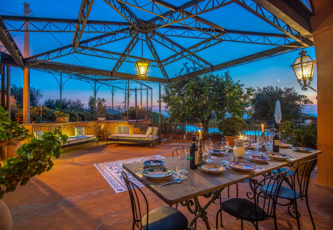 Villa in Massa Lubrense - AMORE RENTALS - Beautiful Historic Villa Lucia with Private Pool, Sea View and Garden, Sorrento Coast