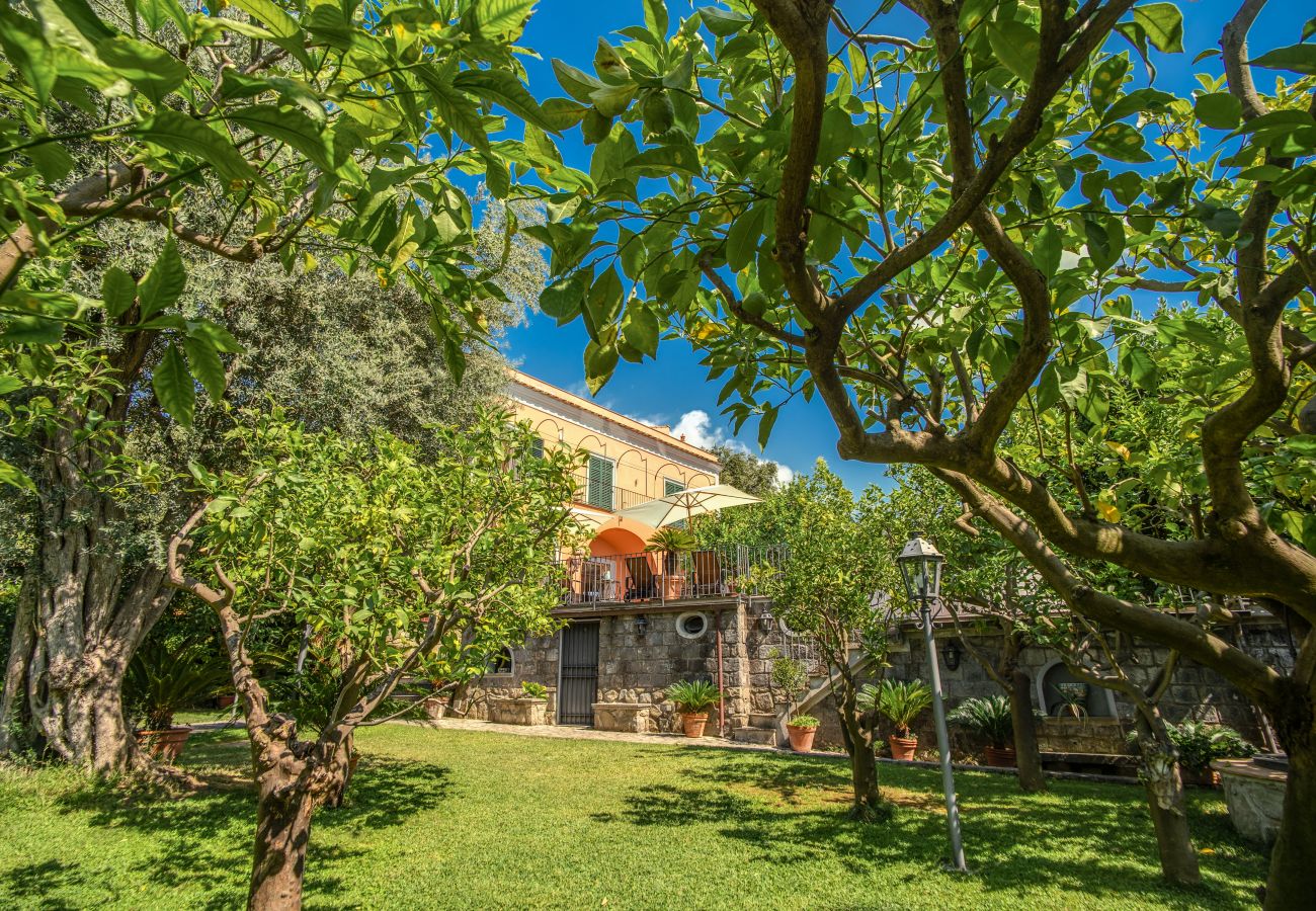 Villa in Massa Lubrense - AMORE RENTALS - Beautiful Historic Villa Lucia with Private Pool, Sea View and Garden, Sorrento Coast