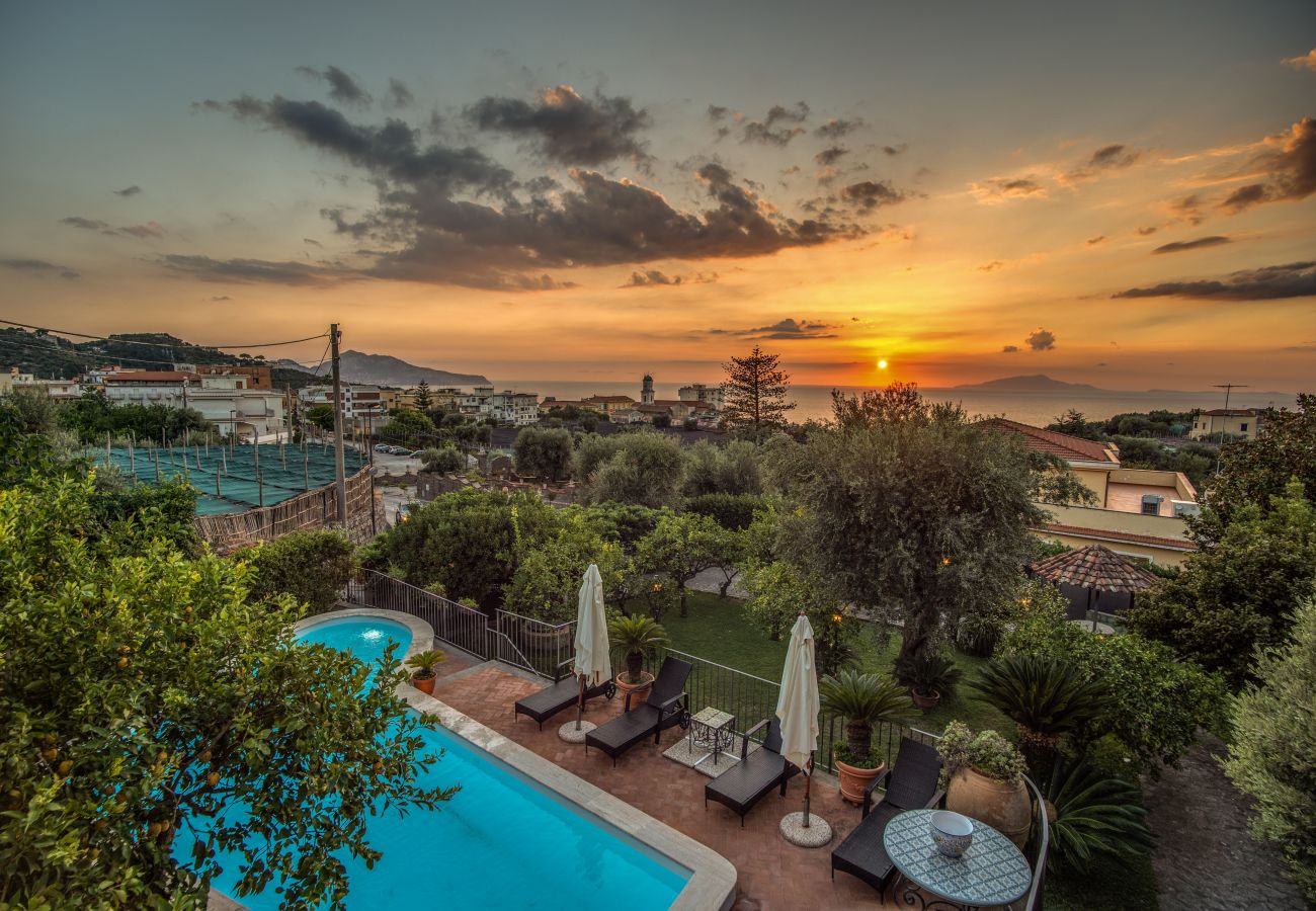 Villa in Massa Lubrense - AMORE RENTALS - Beautiful Historic Villa Lucia with Private Pool, Sea View and Garden, Sorrento Coast