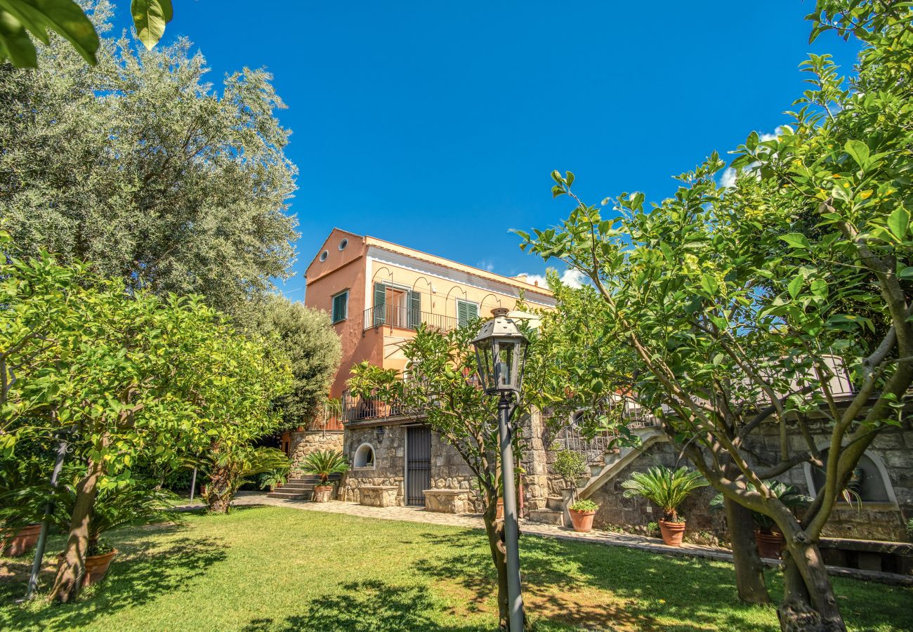 Villa in Massa Lubrense - AMORE RENTALS - Beautiful Historic Villa Lucia with Private Pool, Sea View and Garden, Sorrento Coast