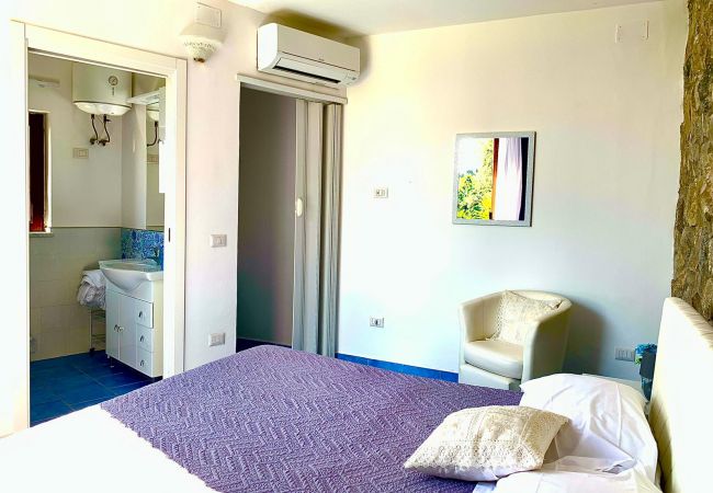 House in Massa Lubrense - AMORE RENTALS - Casa Tatano, 4 bedrooms, 3 bathrooms  with Private Pool, Sea View, Parking, South Italy House in Massa Lubrense - AMORE RENTALS - Casa Tatano, 4 bedrooms, 3 bathrooms  with Private Pool, Sea View, Parking, South Italy