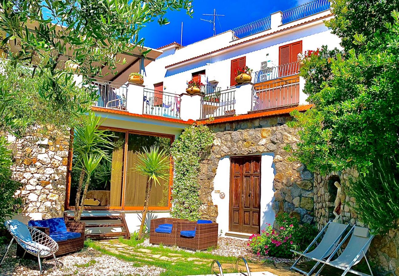 House in Massa Lubrense - AMORE RENTALS - Casa Tatano, 4 bedrooms, 3 bathrooms  with Private Pool, Sea View, Parking, South Italy