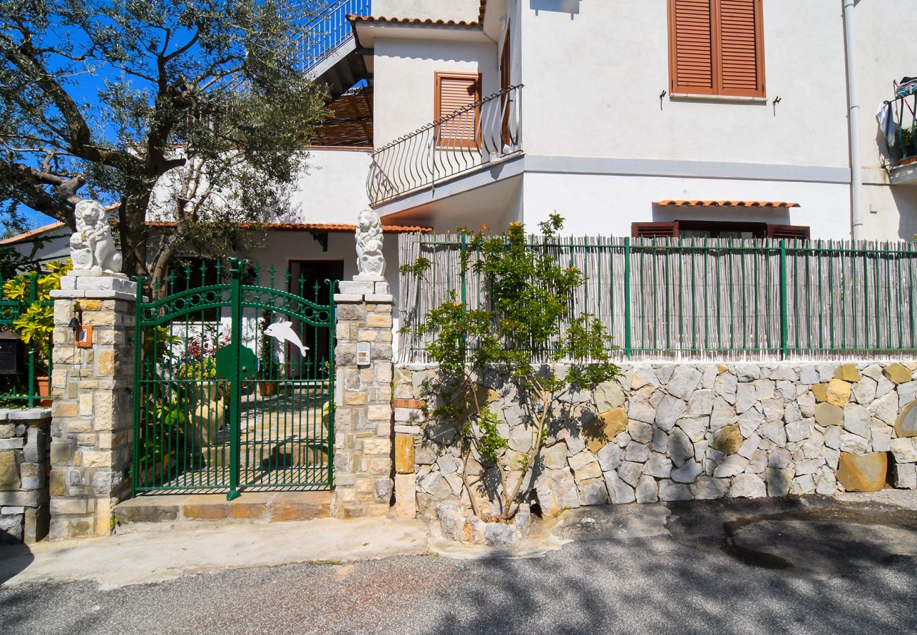 House in Massa Lubrense - AMORE RENTALS - Casa Tatano, 4 bedrooms, 3 bathrooms  with Private Pool, Sea View, Parking, South Italy