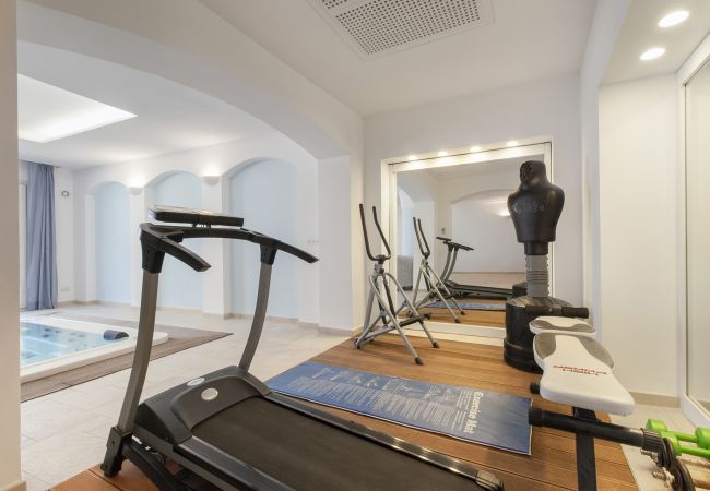 Villa in Sant´Agata sui Due Golfi - AMORE RENTALS - Villa Il Noce with Private Pool, SPA, Garden, BBQ and Parking Villa in Sant´Agata sui Due Golfi - AMORE RENTALS - Villa Il Noce with Private Pool, SPA, Garden, BBQ and Parking