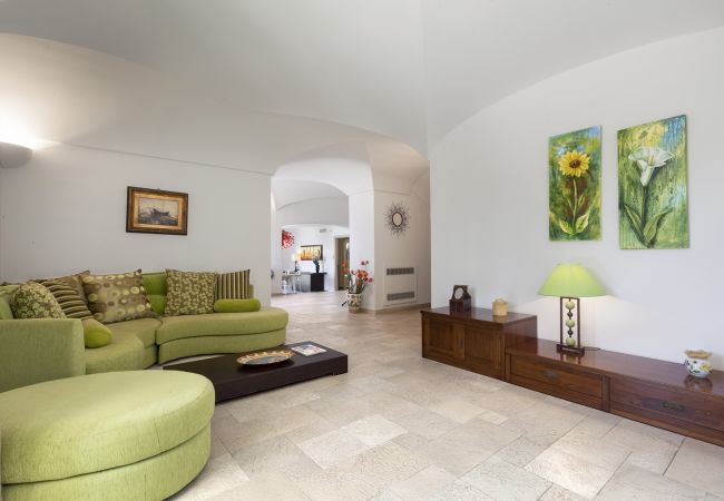 Villa in Sant´Agata sui Due Golfi - AMORE RENTALS - Villa Il Noce with Private Pool, SPA, Garden, BBQ and Parking Villa in Sant´Agata sui Due Golfi - AMORE RENTALS - Villa Il Noce with Private Pool, SPA, Garden, BBQ and Parking