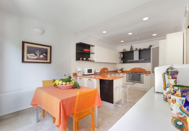 Villa in Sant´Agata sui Due Golfi - AMORE RENTALS - Villa Il Noce with Private Pool, SPA, Garden, BBQ and Parking Villa in Sant´Agata sui Due Golfi - AMORE RENTALS - Villa Il Noce with Private Pool, SPA, Garden, BBQ and Parking